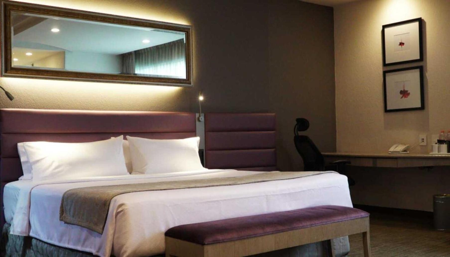Отель Crowne Plaza Toluca - Lancaster By Ihg Экстерьер фото